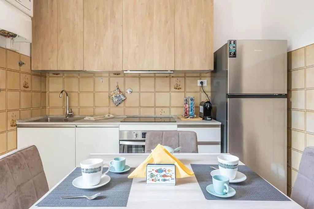 Essential Bologna - Ambrogio Host Apartment