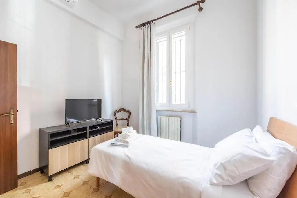 Essential Bologna - Ambrogio Host Apartment