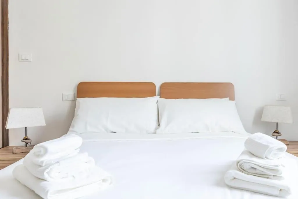 Essential Bologna - Ambrogio Host Apartment Italy