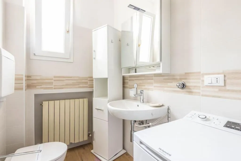 Essential Bologna - Ambrogio Host Apartment Italy