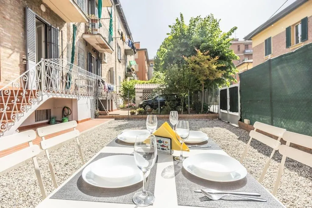 Essential Bologna - Ambrogio Host Apartment