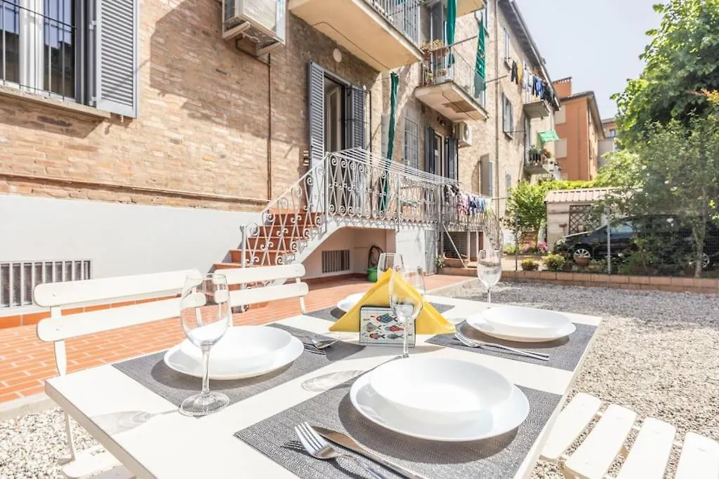 Essential Bologna - Ambrogio Host Apartment