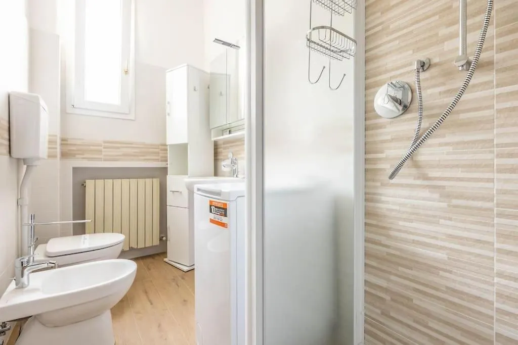 Essential Bologna - Ambrogio Host Apartment